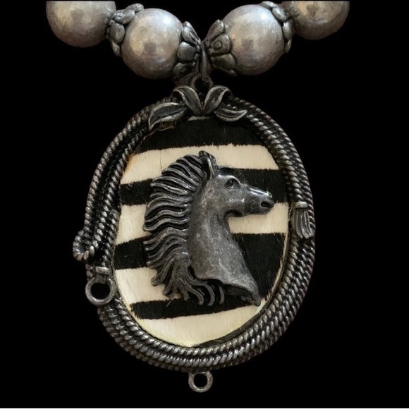 Gorgeous Silver Tone Beaded Western Jewelry Equestrian Horse Necklace Country - Picture 2 of 5